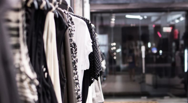 Ismini's Boutique logo